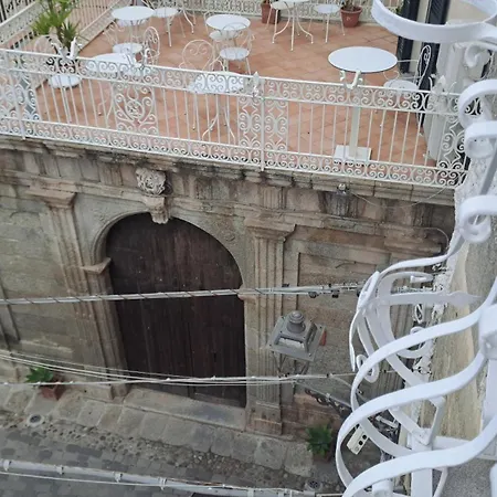 Diamond Tropea